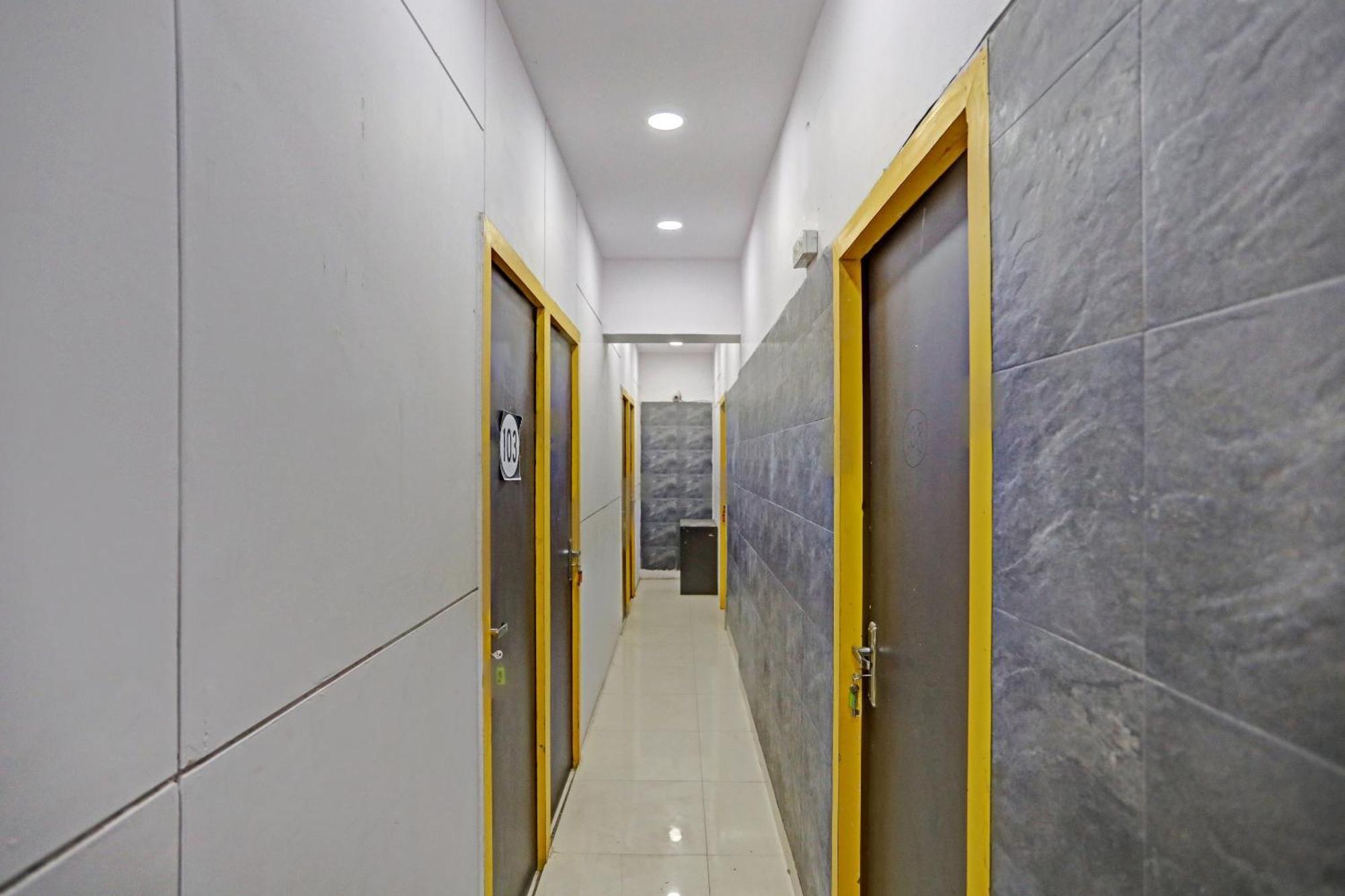 Hotel O North Campus New Delhi Bagian luar foto