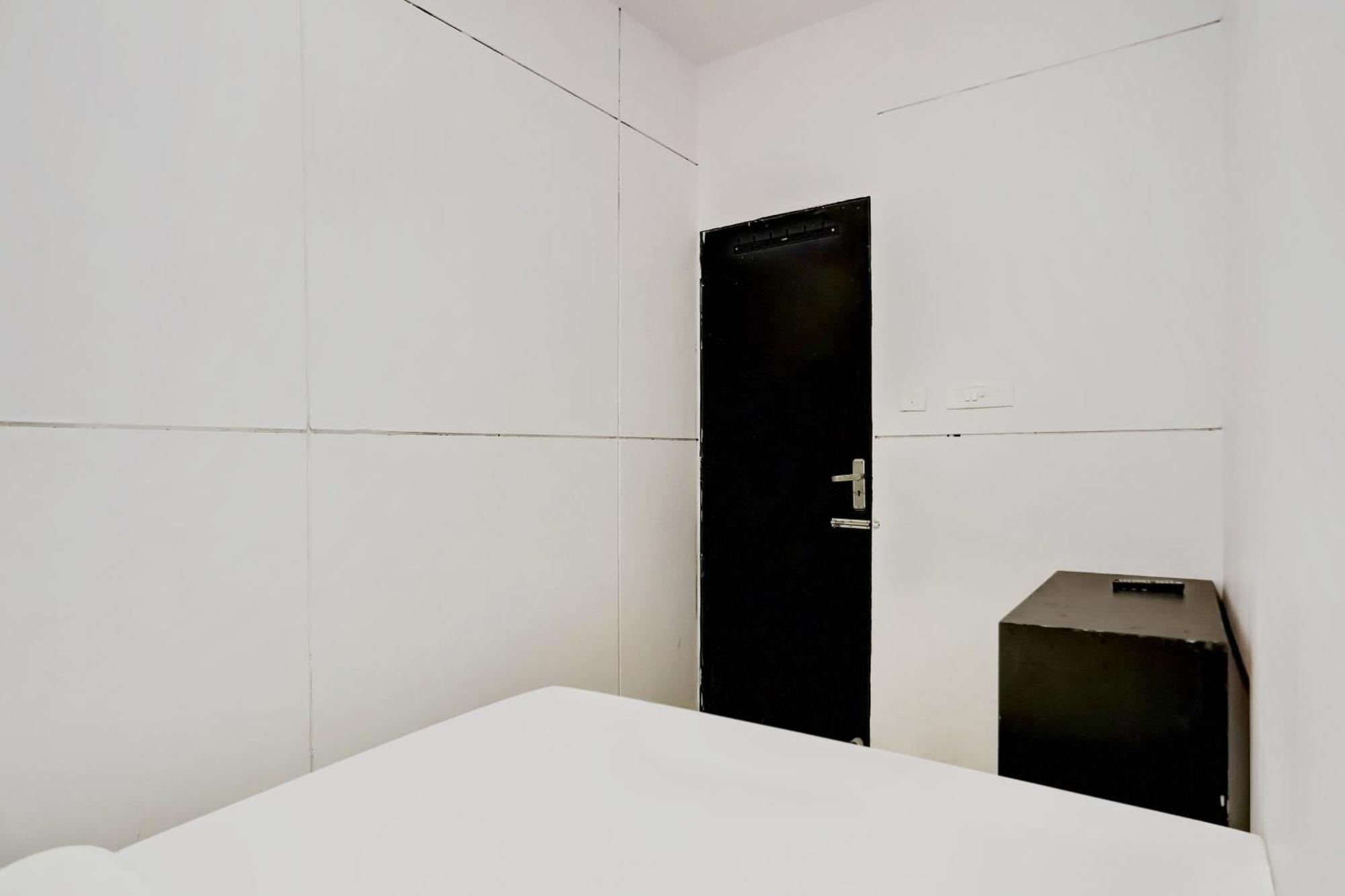 Hotel O North Campus New Delhi Bagian luar foto