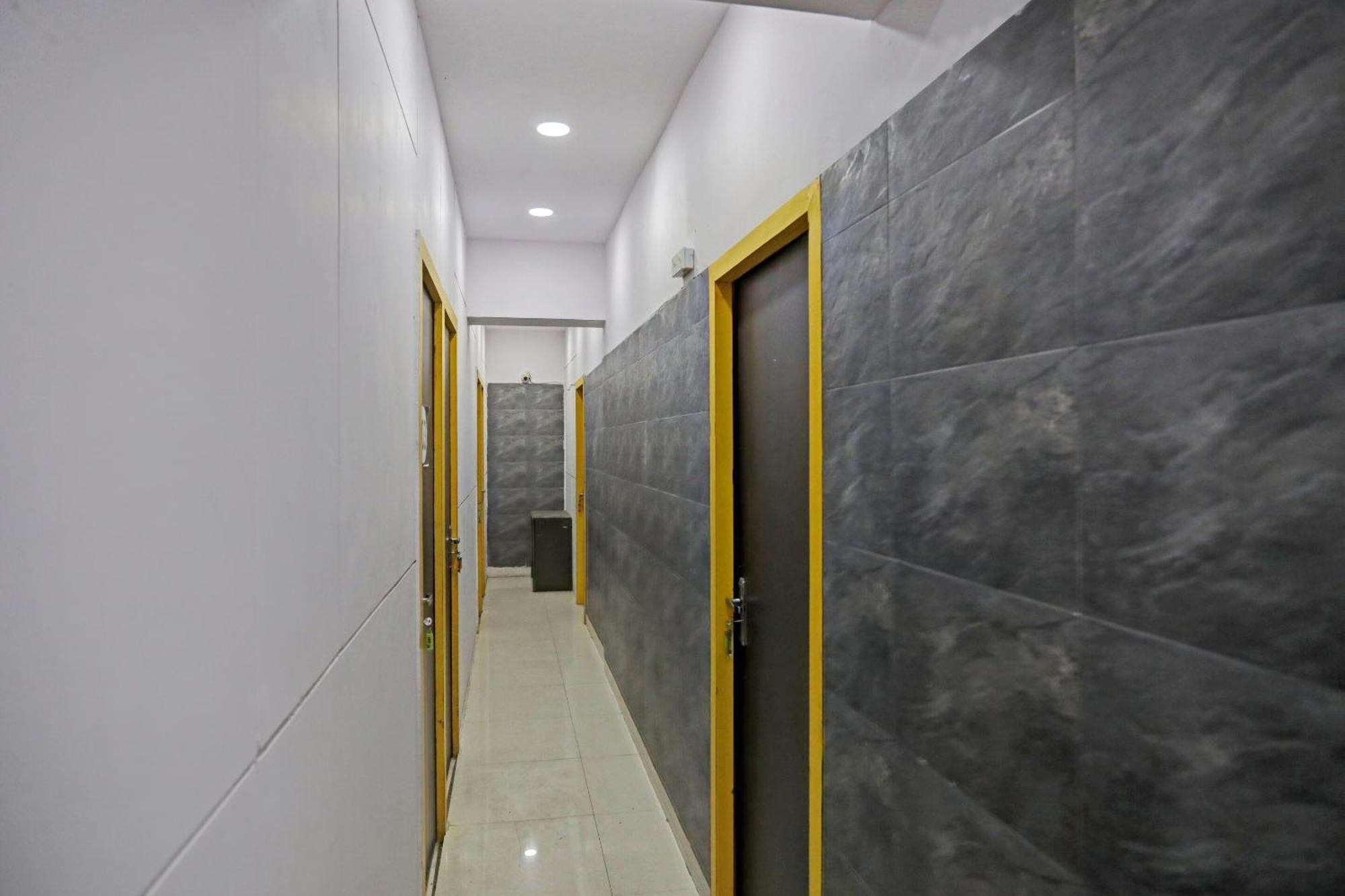Hotel O North Campus New Delhi Bagian luar foto