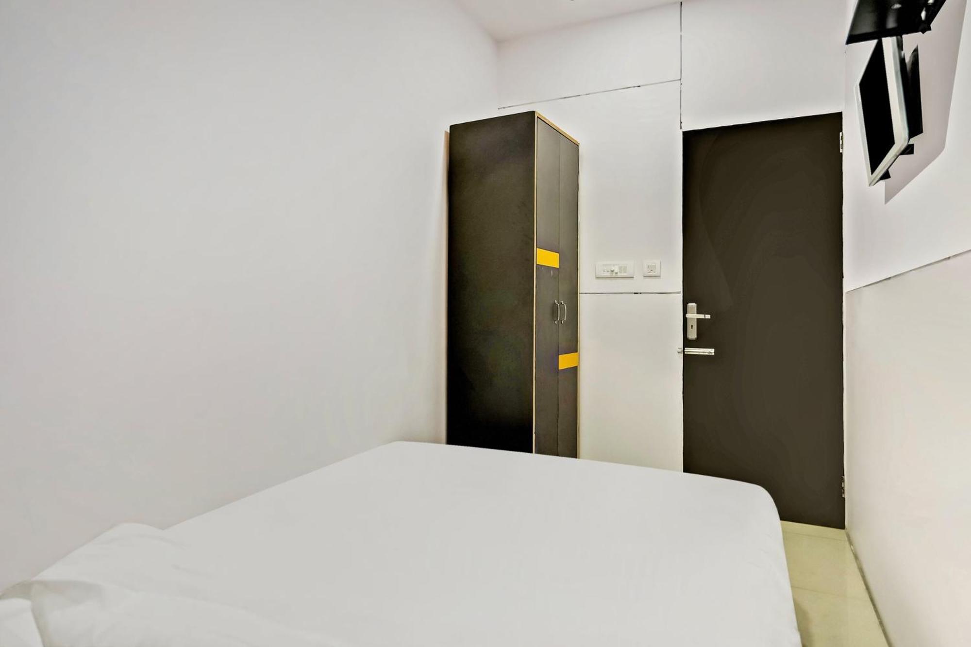 Hotel O North Campus New Delhi Bagian luar foto