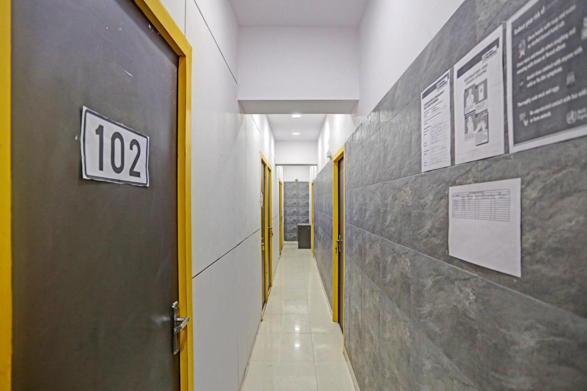 Hotel O North Campus New Delhi Bagian luar foto