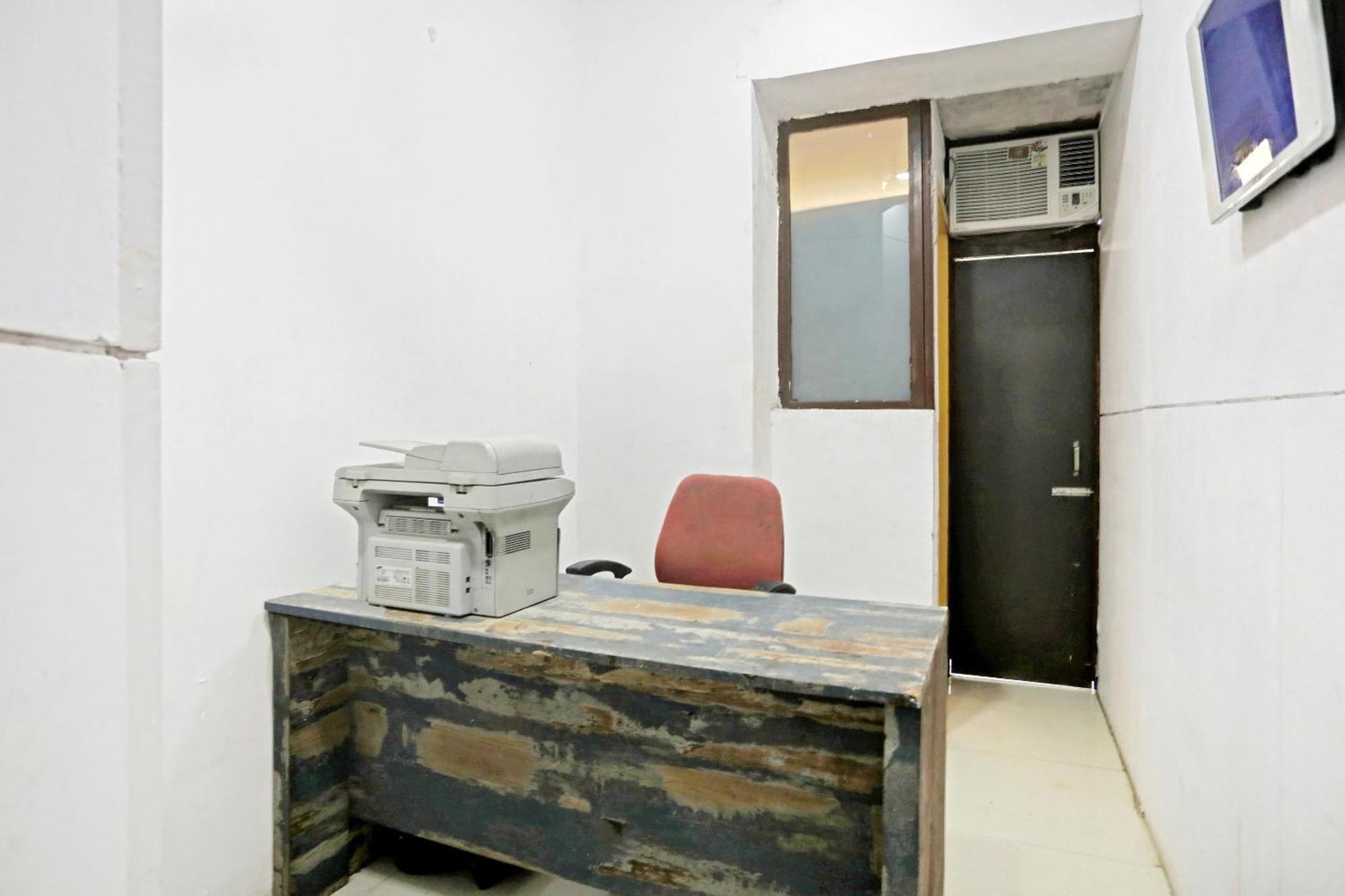 Hotel O North Campus New Delhi Bagian luar foto